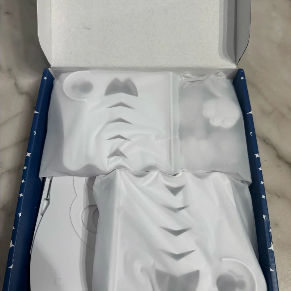 Blue Bed Sheet Holders